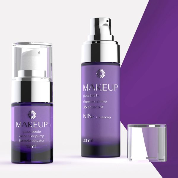 Flacone vetro Makeup 15ml trasparente, verniciato viola semistrasparente lucido, stampa a caldo argento + dispenser Makeup ghiera metallizzata argento, erogatore Pamela bianco + cappuccio Nina SAN trasparenteFlacone vetro Makeup 30ml trasparente, verniciato viola semistrasparente opaco, stampa a caldo argento + dispenser Makeup ghiera metallizzata argento, erogatore XS metallizzato argento + cappuccio Nina SAN trasparente